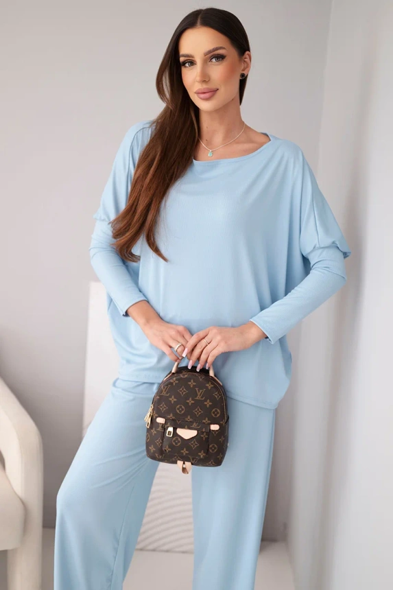 38507_3 Moteriškas iš viskozės su laisvu bliuzonu ir kelnėmis