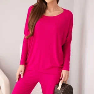 Moteriškas iš viskozės su laisvu džemperiu ir kelnėmis