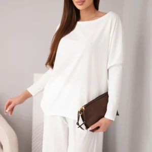 Moteriškas iš viskozės su laisvu bliuzonu ir kelnėmis ecru