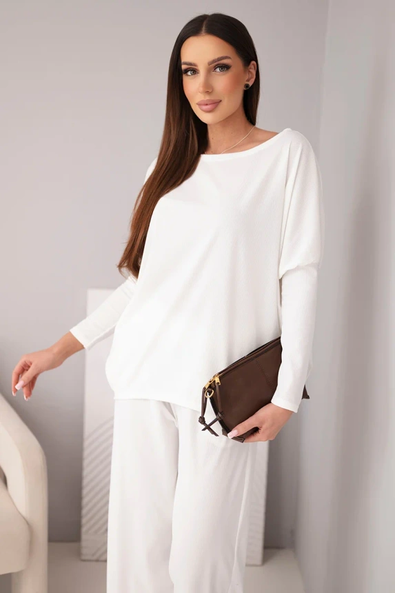 38514_3 Moteriškas iš viskozės su laisvu bliuzonu ir kelnėmis ecru