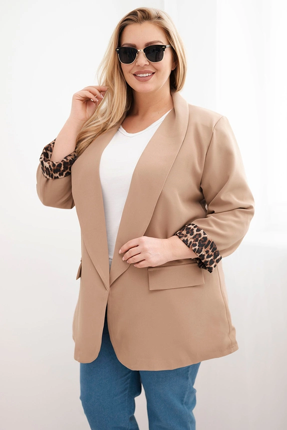 38521_1 Moteriška striukė Plus Size su pamušalu leopardiniu camelinė