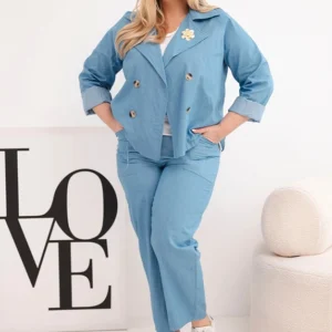 Platus dydis moteriškas su džinsais ir švarku medvilninis