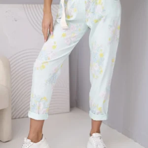 Moteriškos vizoninės kelnės gėlėmis su diržu miętowe