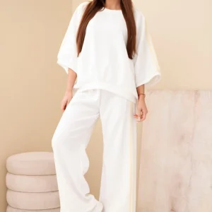 Moteriškas iš viskozės su plačiomis kelnėmis ir laisvu megztiniu