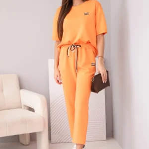 Moteriška , viskozės, sviestinis, trumpomis rankovėmis ir kelnių su sukama koja