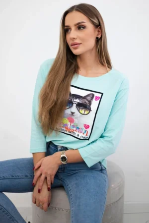 Palaidinė su 3D katės grafika