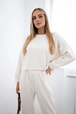 Komplektas iš viskozės: megztinis ir kelnės